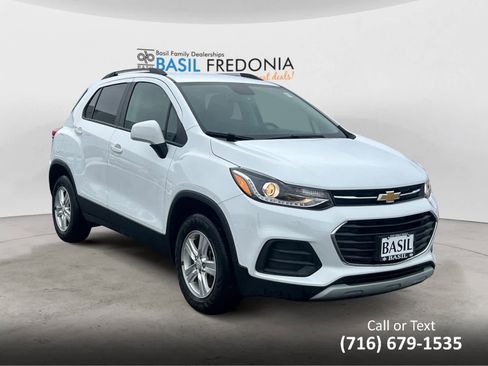 Used 2022 Chevrolet Trax LT w/ LT Convenience Package image 7