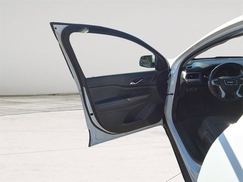 Used 2019 GMC Acadia SLE image 13