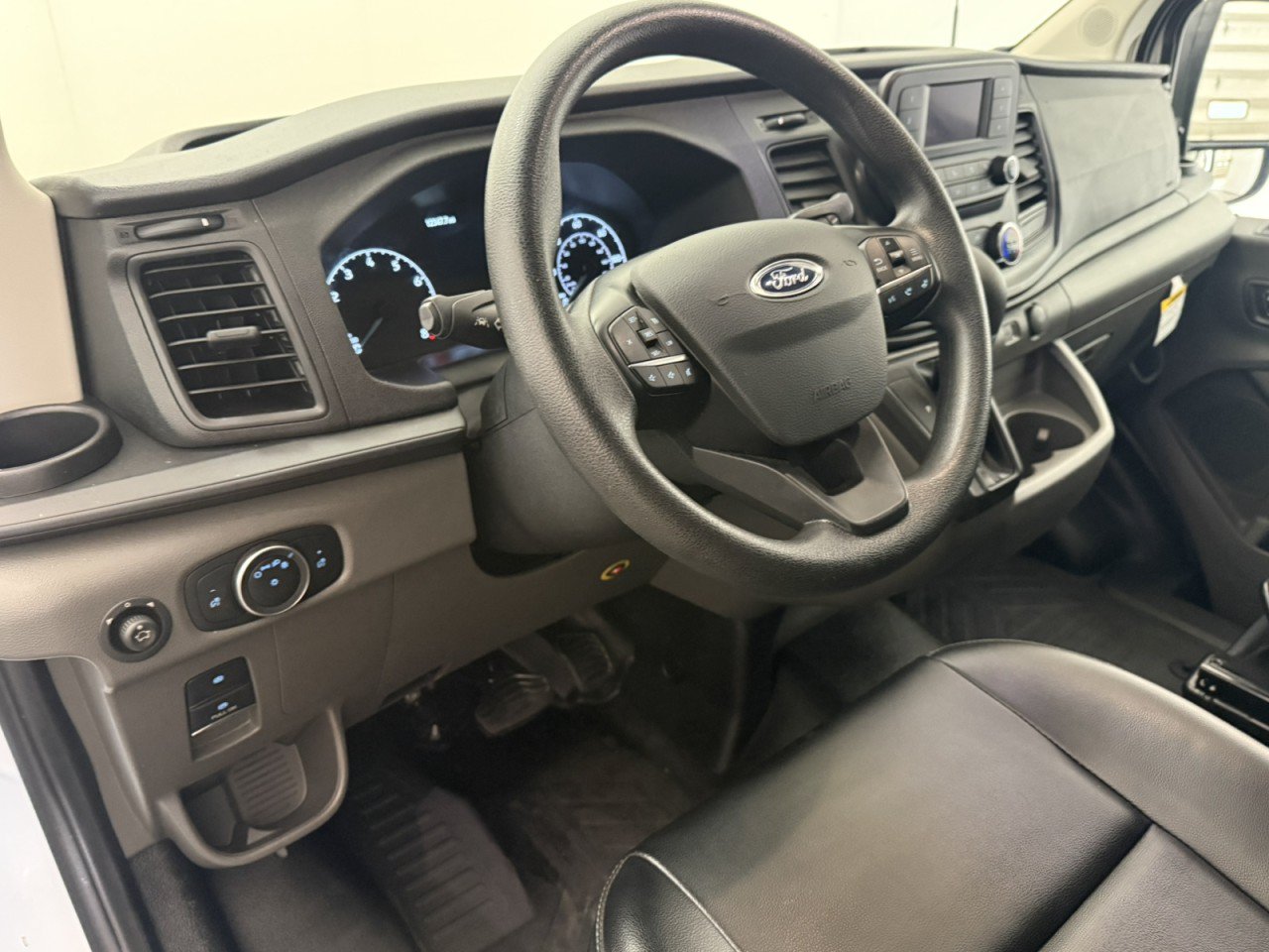 Used 2024 Ford Transit 150 Low Roof RWD image 17