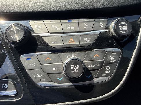 Used 2019 Chrysler Pacifica Touring-L Plus w/ Advanced Safetytec Group FWD image 15