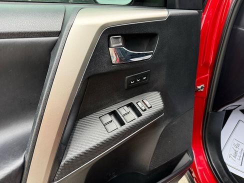 Used 2014 Toyota RAV4 Limited image 10