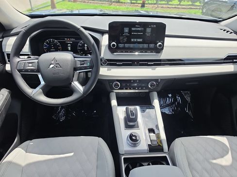 Used 2024 Mitsubishi Outlander SEL Black Edition FWD image 9