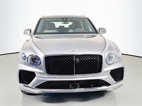 New 2025 Bentley Bentayga image 2