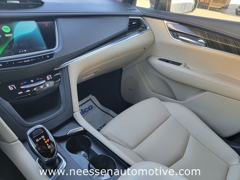 Used 2019 Cadillac XT5 FWD image 25