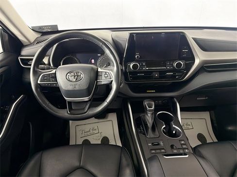 Used 2023 Toyota Highlander L image 19