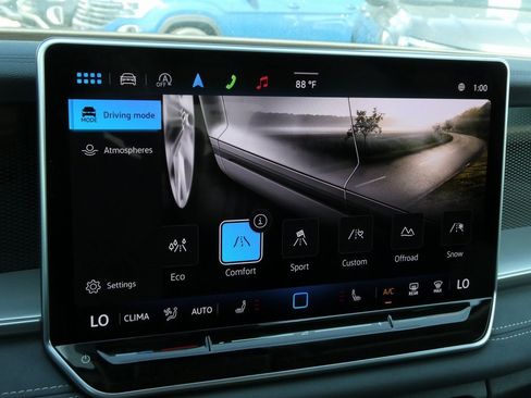 New 2025 Volkswagen Tiguan SE image 38