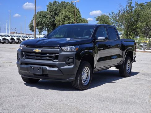 Used 2024 Chevrolet Colorado W/T RWD image 3