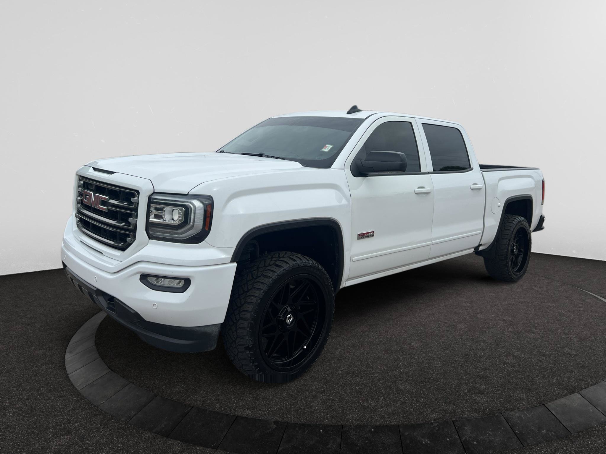 Used 2017 GMC Sierra 1500 SLT AWD/4WD image 2