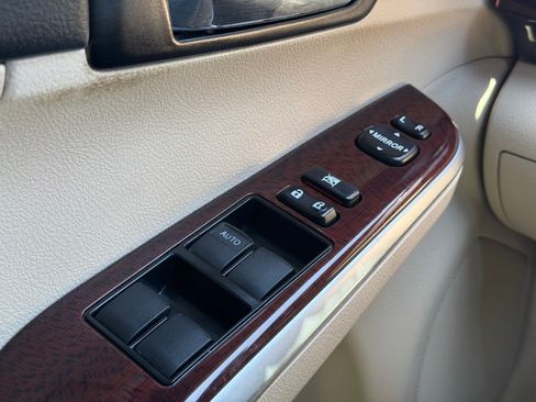 Used 2012 Toyota Camry XLE w/ Leather Pkg FWD image 32