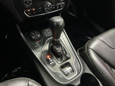 Used 2021 Jeep Cherokee Trailhawk w/ Sun, Sound & Nav Group AWD/4WD image 23
