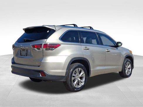 Used 2015 Toyota Highlander XLE image 6