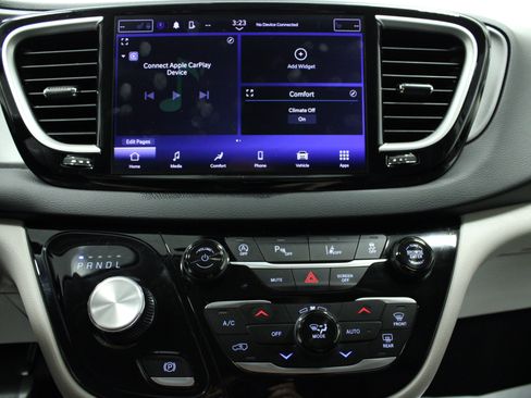 Used 2024 Chrysler Pacifica Touring-L FWD image 23