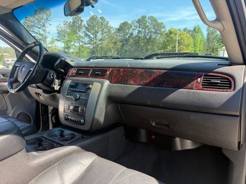 Used 2009 GMC Sierra 2500 SLE AWD/4WD image 32