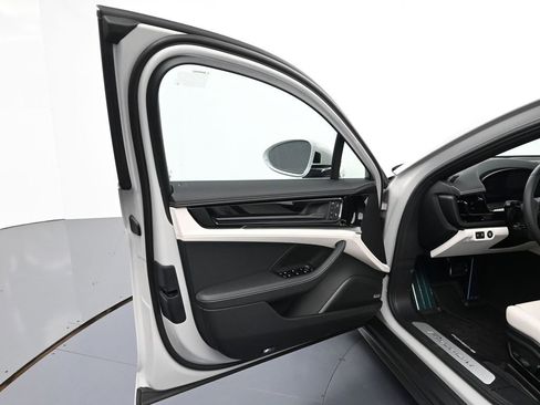 Used 2026 Porsche Panamera image 15