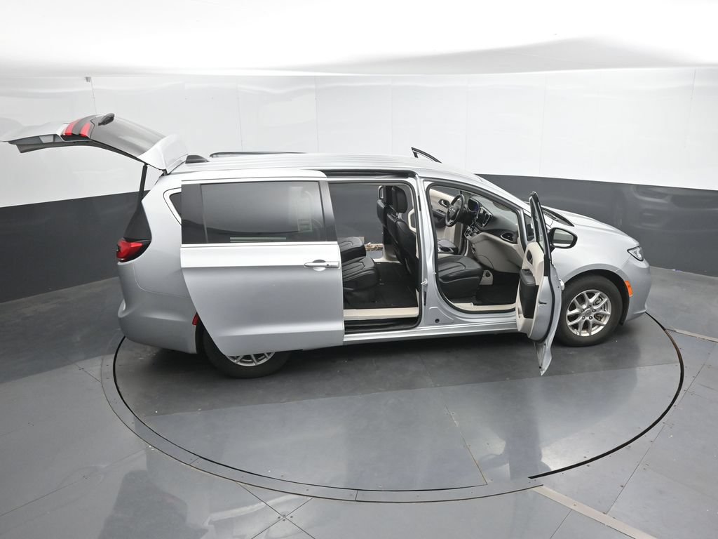 Used 2024 Chrysler Pacifica Touring-L FWD image 50
