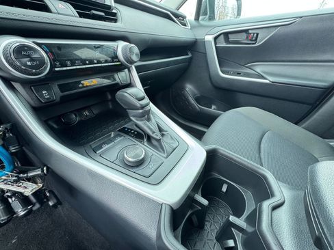 Used 2025 Toyota RAV4 LE image 40