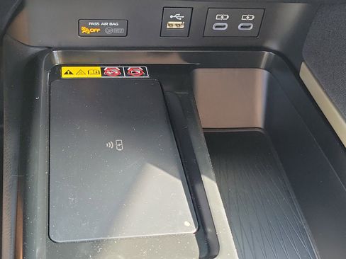 Used 2025 Toyota Camry LE image 24