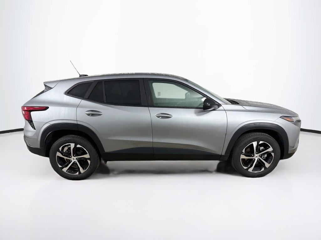 Used 2024 Chevrolet Trax RS w/ Driver Confidence Package FWD image 4