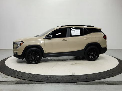 Used 2023 GMC Terrain SLE w/ Driver Convenience Package FWD image 5