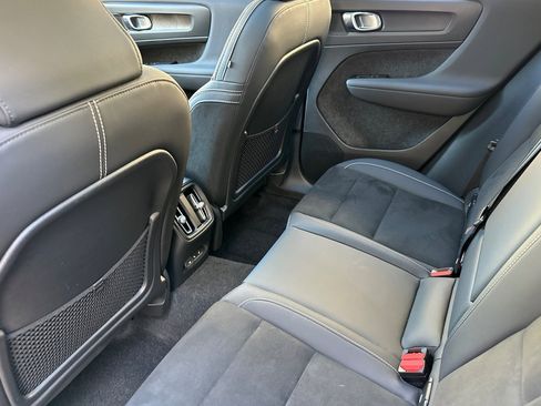 Used 2023 Volvo XC40 Recharge Ultimate image 12