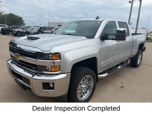 Used 2019 Chevrolet Silverado 2500 LT w/ LT Convenience Package AWD/4WD image 3