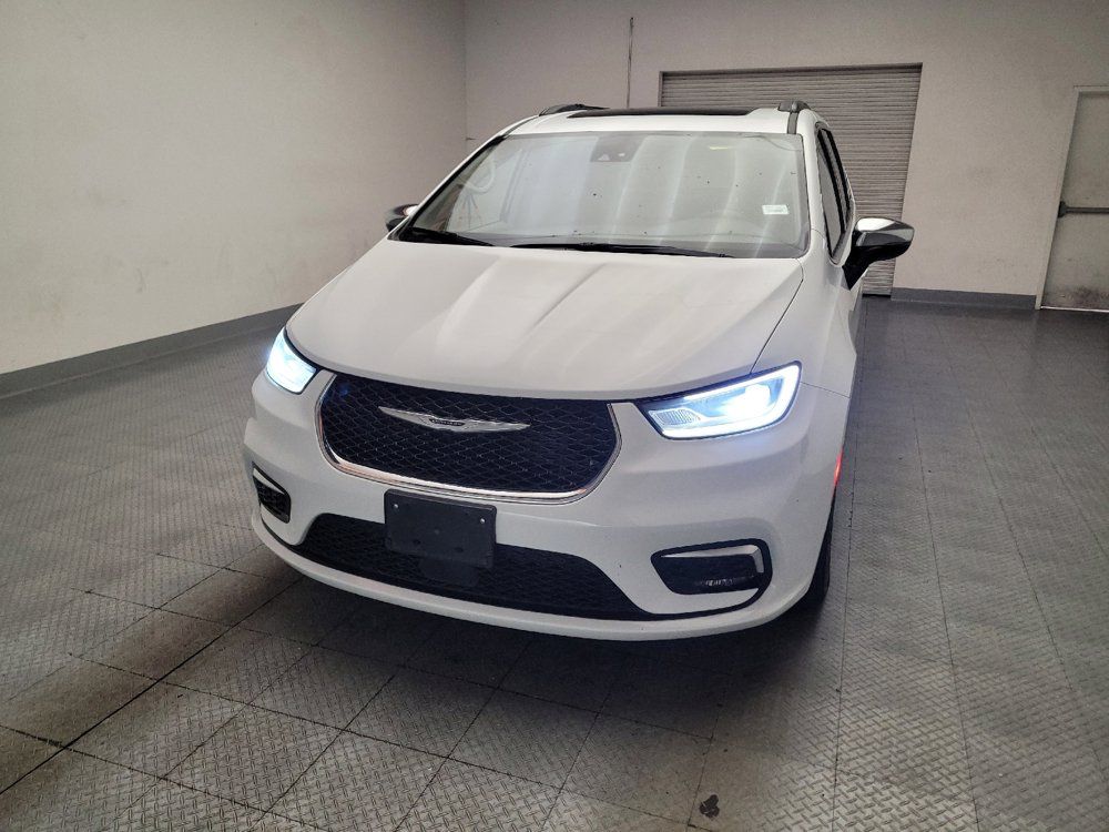 Used 2023 Chrysler Pacifica Limited FWD image 15