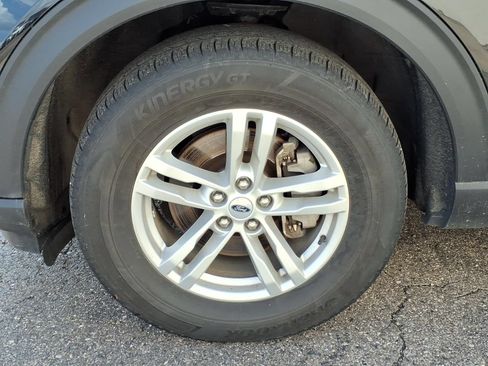 Used 2023 Ford Explorer XLT w/ Equipment Group 202A AWD/4WD image 9