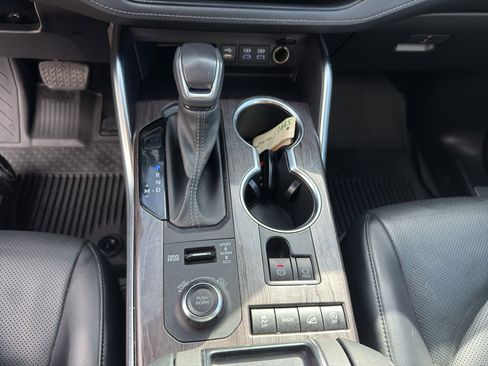 Used 2022 Toyota Highlander Limited image 19