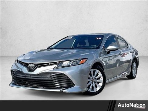 Used 2019 Toyota Camry LE image 1