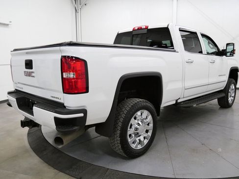 Used 2017 GMC Sierra 2500 Denali w/ Duramax Plus Package image 7