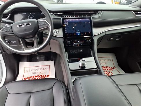 Used 2024 Jeep Grand Cherokee L Limited w/ Black Appearance Package image 10