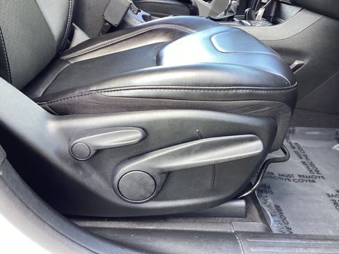 Used 2020 Jeep Cherokee Latitude Plus w/ Cold Weather Group image 19