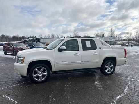Used 2013 Chevrolet Avalanche LTZ image 7