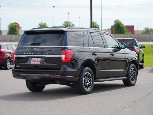 Used 2022 Ford Expedition XLT AWD/4WD image 3