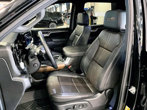 Used 2026 Chevrolet Silverado 1500 High Country w/ Technology Package AWD/4WD image 10