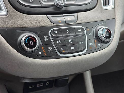 Used 2021 Chevrolet Malibu LT image 28
