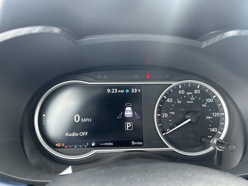 Certified 2025 Nissan Versa SV w/ Trunk Package image 27