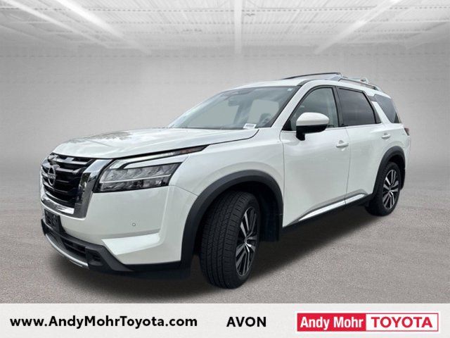 Used 2024 Nissan Pathfinder Platinum w/ Cargo Package AWD/4WD image 4