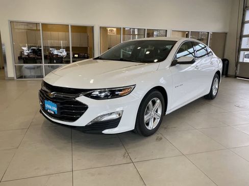 Used 2023 Chevrolet Malibu LT image 1