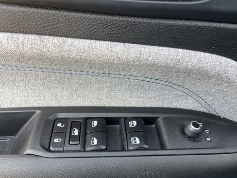 Used 2024 Jeep Compass Latitude image 15