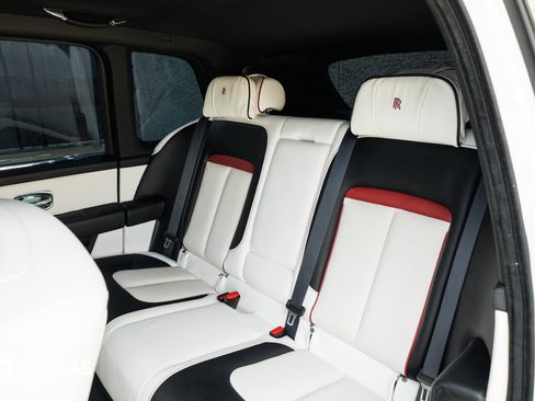 Used 2022 Rolls-Royce Cullinan w/ Technology Package AWD/4WD image 32