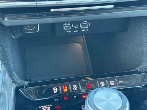 Used 2024 Jeep Wagoneer L Series II w/ Flexible Seating Group image 20