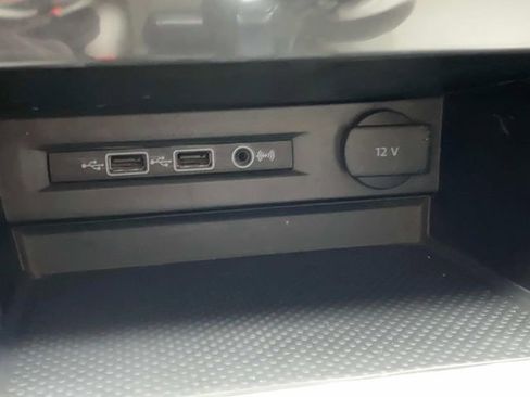 Used 2018 Volkswagen Tiguan SE w/ Panoramic Sunroof Package image 26