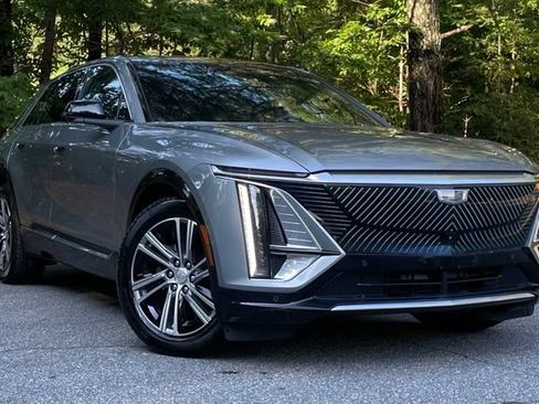 Used 2024 Cadillac Lyriq Luxury AWD/4WD image 9