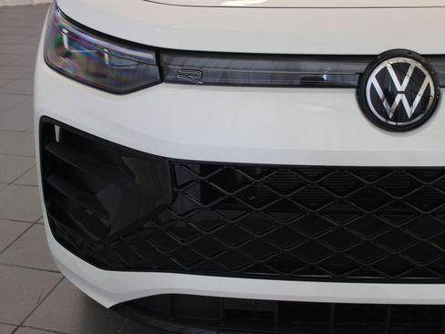 New 2026 Volkswagen Tiguan SE R-Line image 10