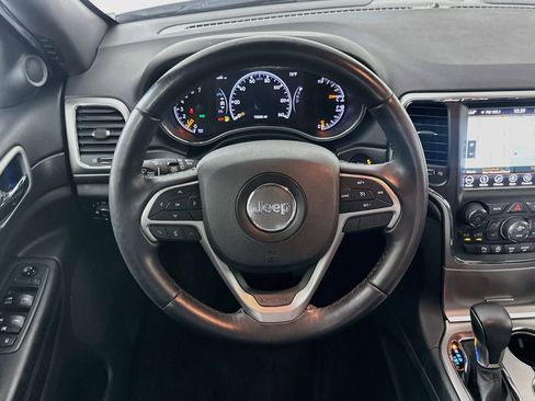 Used 2018 Jeep Grand Cherokee Altitude RWD image 17