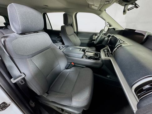 Used 2025 Ford Expedition Active AWD/4WD image 26