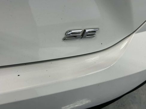 Used 2025 Toyota Camry SE FWD image 11