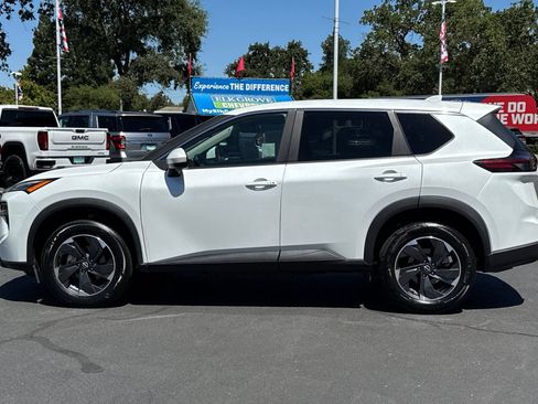 Used 2024 Nissan Rogue SV FWD image 6