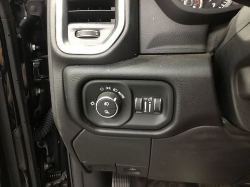 Used 2022 RAM 2500 Laramie AWD/4WD image 11